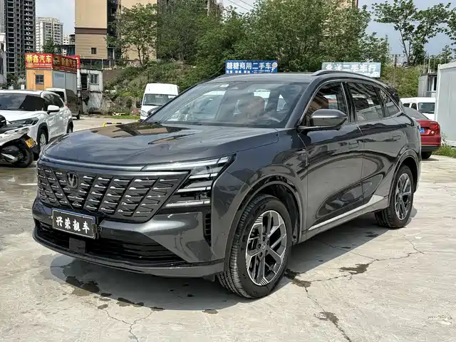 Chang'An Changan Cs75plus Changan Cs75 Plus 2025 Fourth Generation 1.5t New Blue Whale Smart Flagship Model