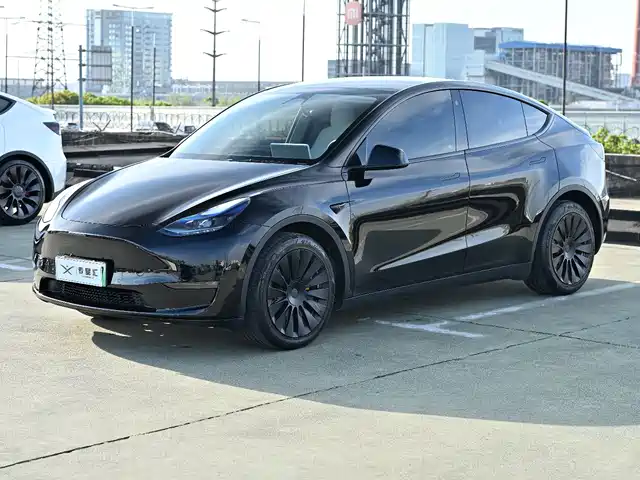 Tesla Model Y Model Y 2022 Facelift, Long-Range All-Wheel Drive Version — фото