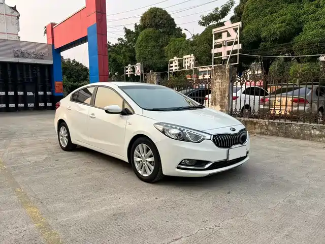 Kia Kia K3 Kia K3 2015 1.6l Automatic Gl — фото
