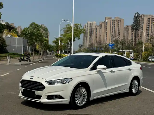 Ford Mondeo Mondeo 2013 2.0l Gtdi200 Fashion Model — фото