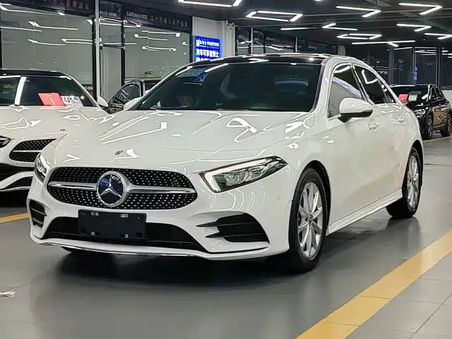 Mercedes-Benz Mercedes Benz A Class Mercedes-Benz A-Class 2020 Facelift A 200 L Sports Sedan Fashionable — фото
