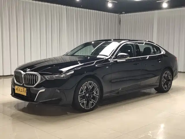 Bmw Bmw 5 Series Bmw 5 Series 2025 530li Exclusive M Sports Package — фото