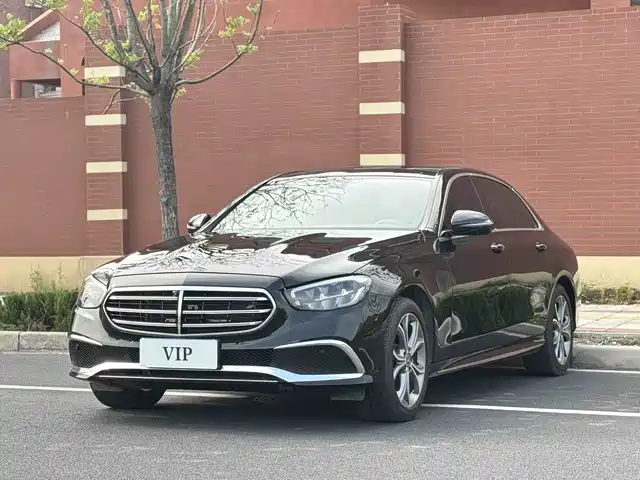 Mercedes-Benz Mercedes-Benz E-Class Mercedes-Benz E-Class 2021 E 300 L Fashion Model — фото