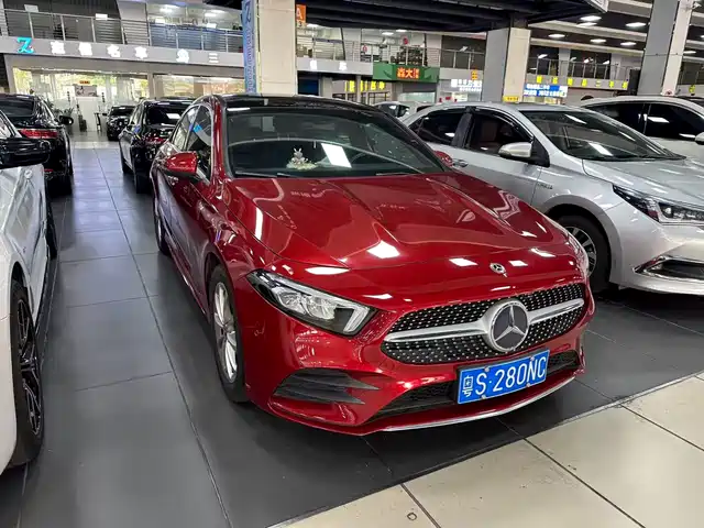 Mercedes-Benz Mercedes Benz A Class Mercedes-Benz A-Class 2019 A 200 L Sports Sedan — фото
