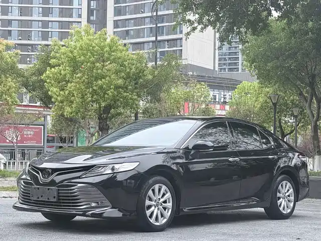 Toyota Camry Camry 2019 Facelift 2.0g Deluxe Edition — фото