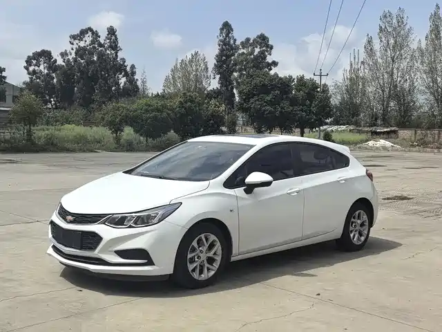 Chevrolet Cruze Cruze 2018 Hatchback 320 Automatic Pioneer Sunroof Edition