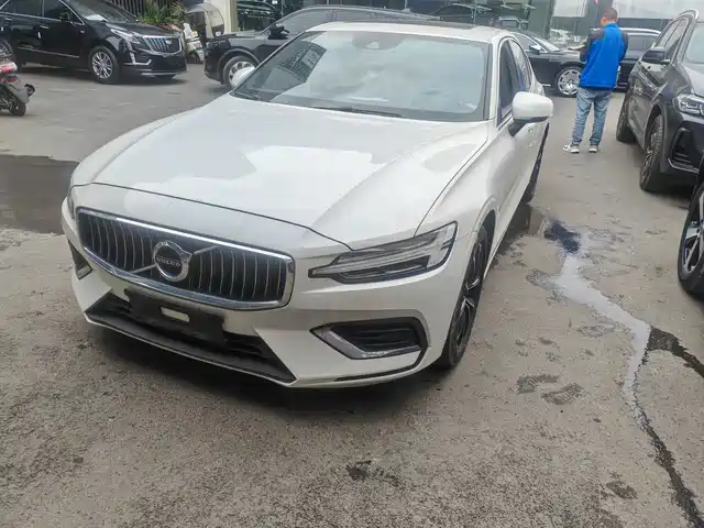 Volvo Volvo S60 Volvo S60 2022 B4 Zhiyi Luxury Edition — фото