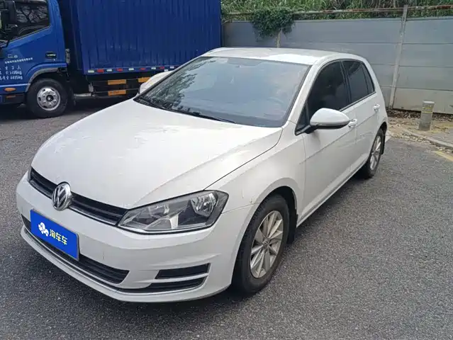 Volkswagen Golf Golf 2017 1.6l Automatic Comfort Million-Unit Commemorative Edition — фото
