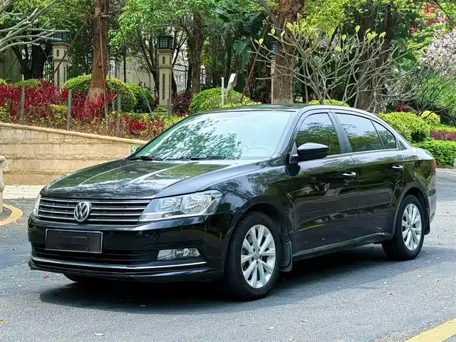 Volkswagen Lavida Lavida 2015 1.6l Automatic Comfort Version — фото