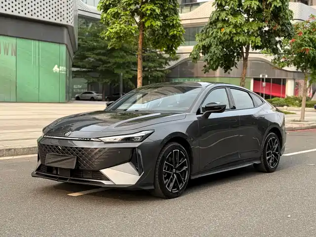 Chang'An Changan Uni-V Smart Electric Idd Changan Uni-V Smart Electric Idd 2024 Blue Whale Smart Idd 136km Smart Cool Type — фото