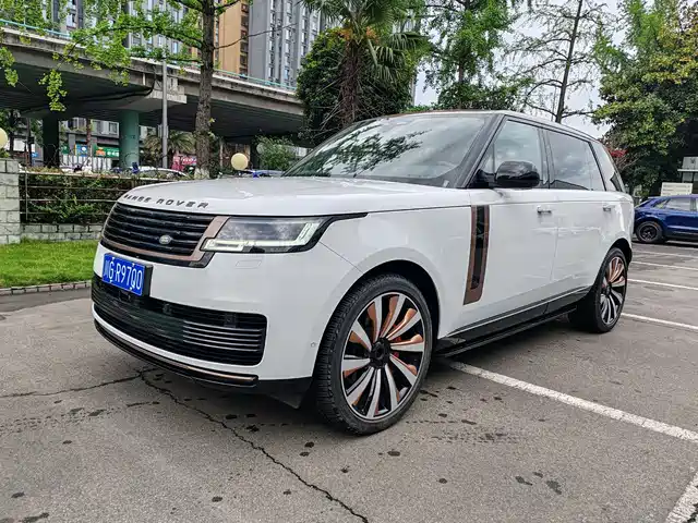 Land Rover Range Rover Range Rover 2024 3.0 L6 400ps Extended Edition — фото