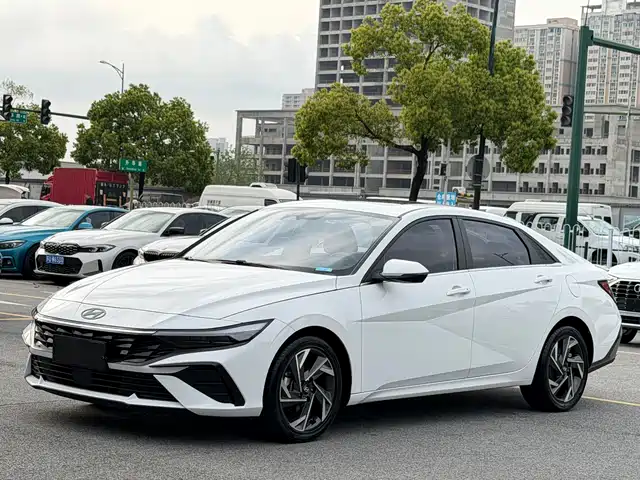 Hyundai Elantra Elantra 2023 1.5l Cvt Lux Premium Edition — фото