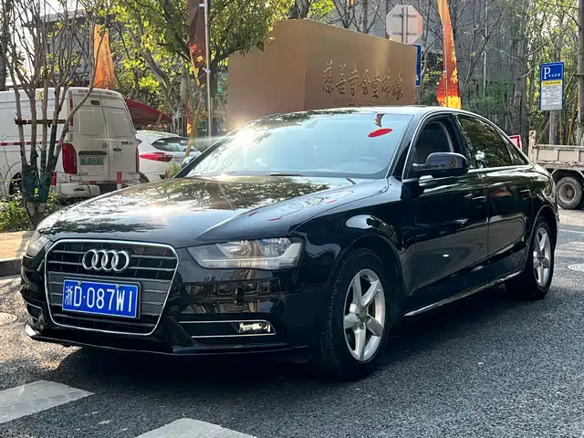 Audi Audi A4l Audi A4l 2013 30 Tfsi Automatic Comfort Type — фото