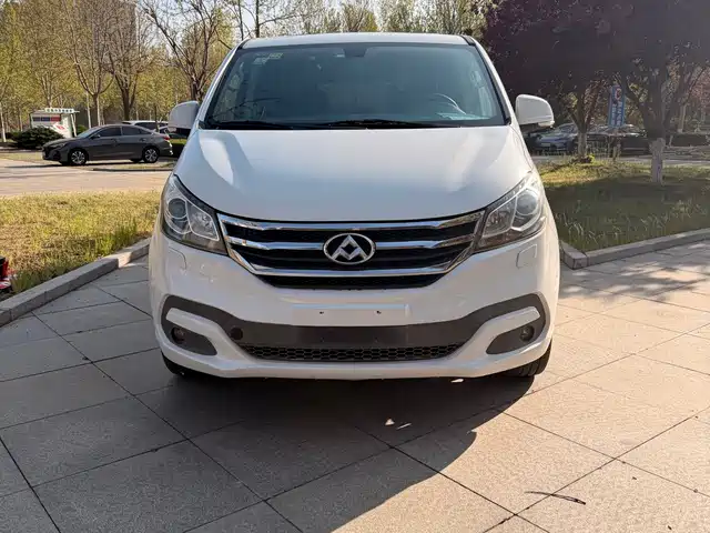 Saic Maxus Maxus G10 Maxus G10 2014 2.0t Automatic Luxury Executive Version