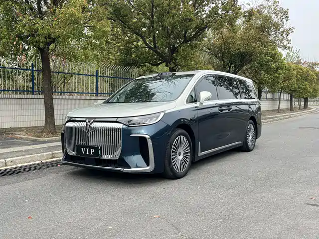 Lantu Automobile Lantu Dreamer Lantu Dreamer 2025 Phev Four-Wheel Drive Flagship Qiankun Version