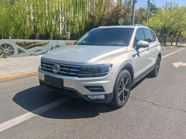 Volkswagen Tiguan L Tiguan L 2017 330tsi Automatic Two-Wheel Drive Flagship Version — фото