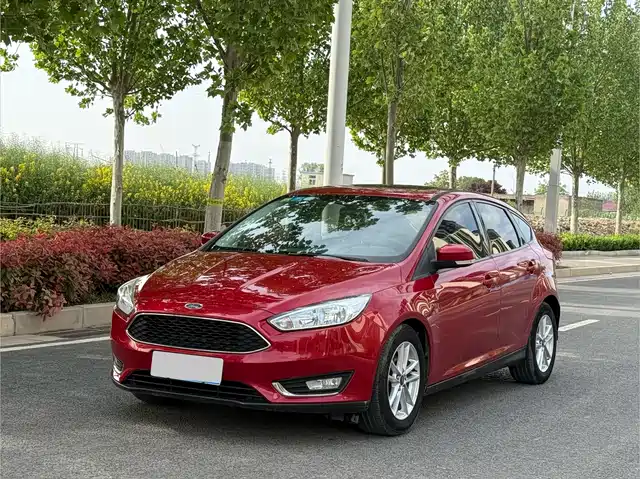 Ford Fox Focus 2015 Hatchback Ecoboost 125 Automatic Super Stylish Model