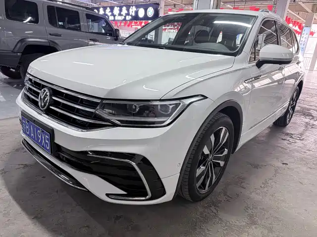 Volkswagen Tiguan L Tiguan L 2022 330tsi Automatic Two-Wheel Drive R-Line Version — фото