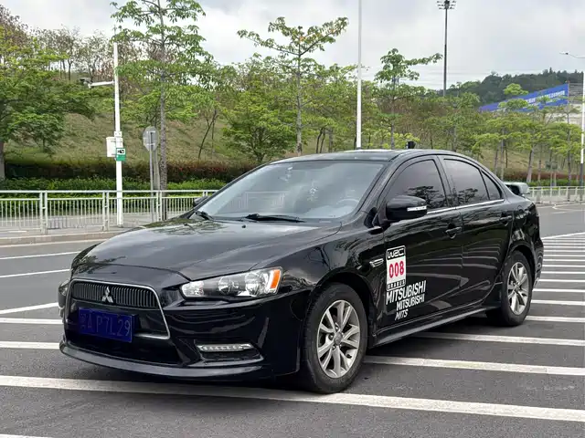 Mitsubishi Winged God Yishen 2015 1.8l Cvt Premium Edition National V