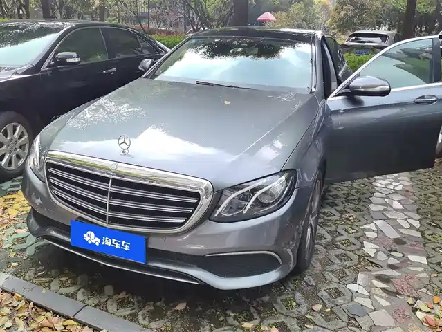 Mercedes-Benz Mercedes-Benz E-Class Mercedes-Benz E-Class 2016 E 300 L Fashion Model