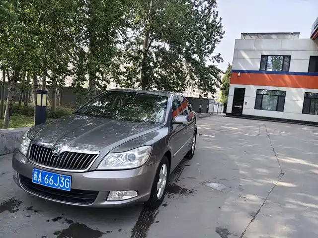 Skoda Octavia Octavia 2010 1.6L automatic Yizhi version — фото