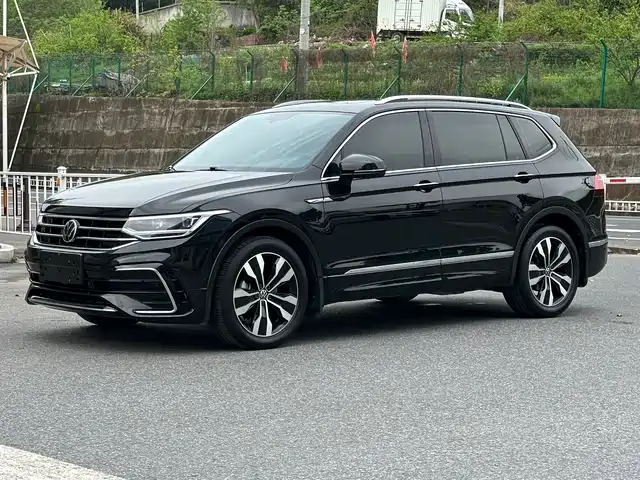 Volkswagen Tiguan L Tiguan L 2023 330tsi Automatic Two-Wheel Drive R-Line Version — фото