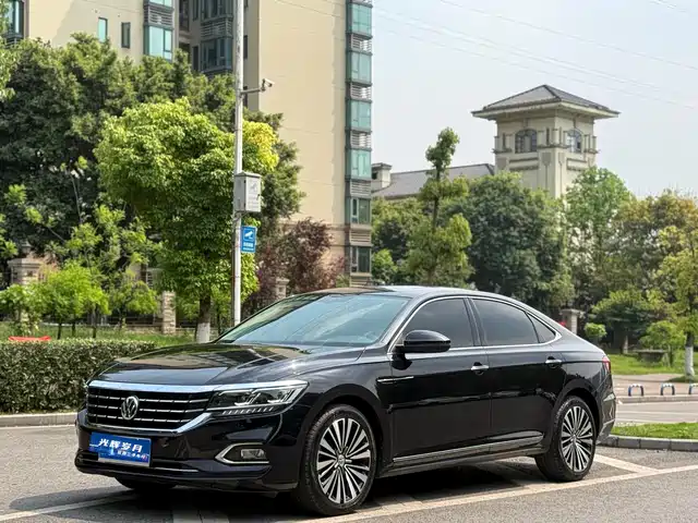 Volkswagen Passat Passat 2019 330tsi Deluxe Edition National Vi — фото