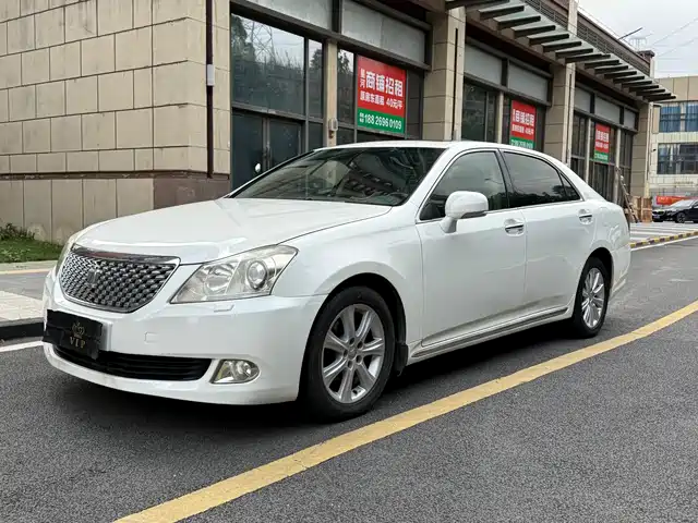 Toyota Crown Crown 2010 3.0l Royal Saloon — фото