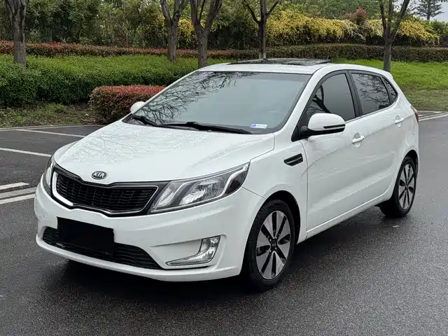 Kia Kia K2 Kia K2 2012 Hatchback 1.6l At Premium Commemorative Edition — фото