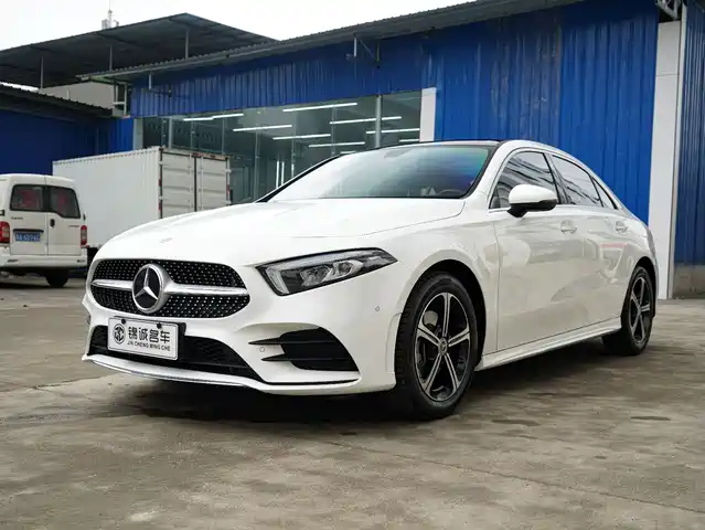Mercedes-Benz Mercedes Benz A Class Mercedes-Benz A-Class 2023 A 200 L Fashion Model — фото
