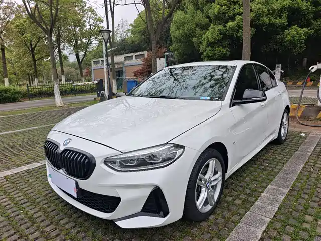 Bmw Bmw 1 Series Bmw 1 Series 2022 120i M Sports Night Edition — фото