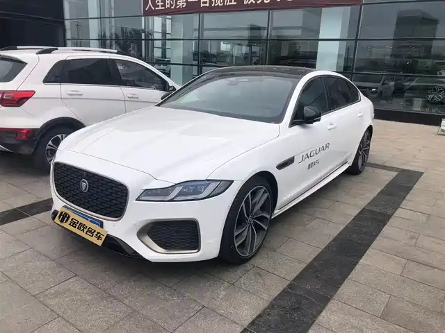 Jaguar Jaguar Xfl Jaguar Xfl 2024 2.0t P300 Four-Wheel Drive Flagship Sports Gold Version — фото