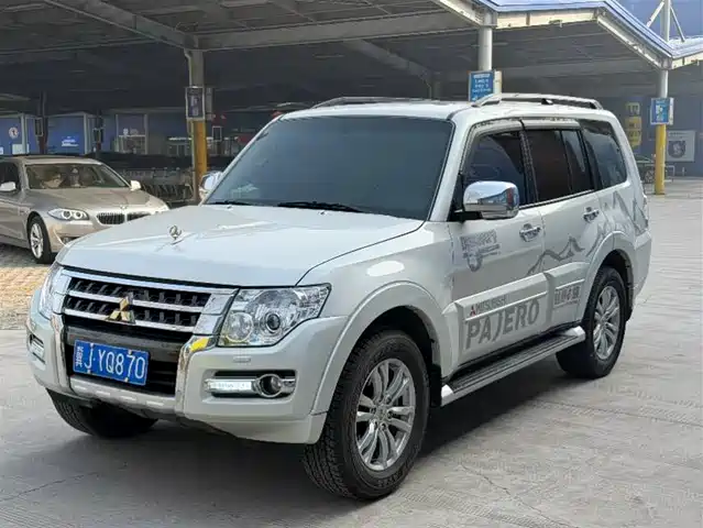 Mitsubishi Pajero (Imported) Pajero (Imported) 2019 3.0L Automatic Premium Edition — фото