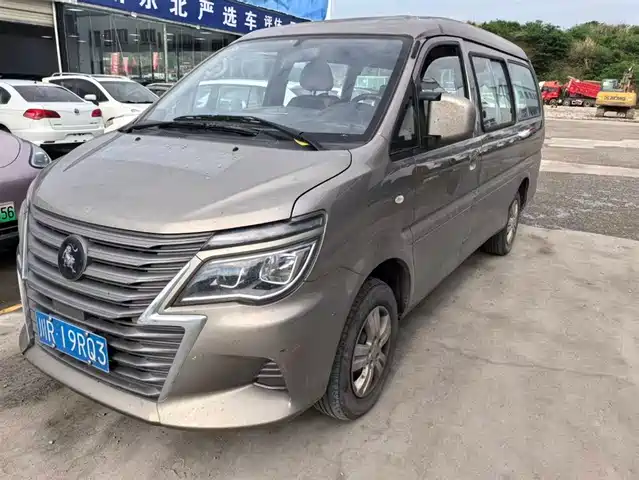 Dongfeng Is Popular Lingzhi Lingzhi 2023 M5l 1.6l Luxury Model 7 Seats