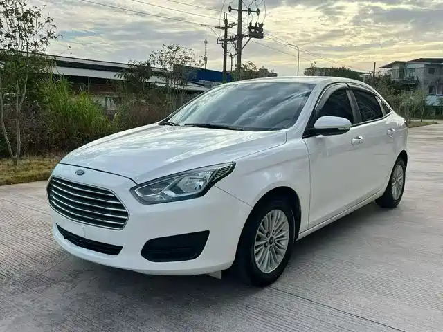 Ford Forrest Escort 2017 Facelift 1.5l Automatic Comfort Model — фото