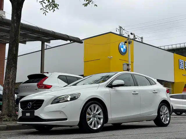 Volvo Volvo V40 Volvo V40 2014 2.0t Zhiya Edition