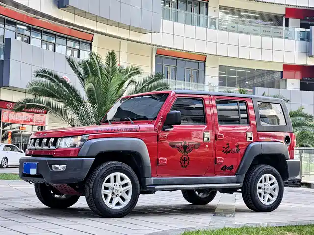 Beijing Cross Country Beijing Off-Road Bj40 Beijing Off-Road Bj40 2016 40l 2.0t Manual Four-Wheel Drive Premium Version