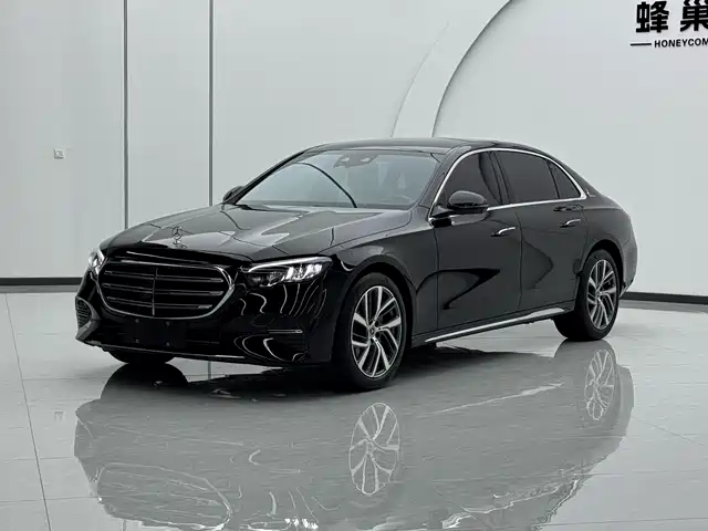 Mercedes-Benz Mercedes-Benz E-Class Mercedes-Benz E-Class 2024 E 300 L Fashion Model — фото