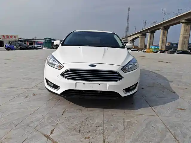 Ford Fox Focus 2015 Sedan Ecoboost 125 Automatic Super Stylish Model
