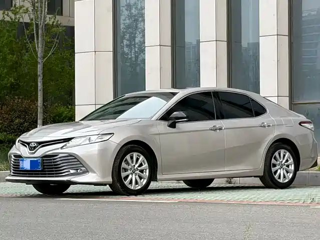 Toyota Camry Camry 2018 2.0g Deluxe Edition — фото