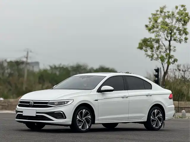 Volkswagen Bora Bora 2023 300tsi Dsg Premium Edition — фото