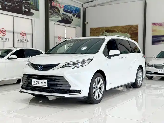 Toyota Sienna Sienna 2023 2.5l Hybrid Premium Edition — фото