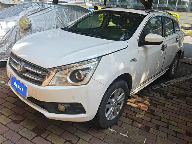 Qichen Venucia T70 Venucia T70 2015 2.0l Cvt Ruiqu Edition