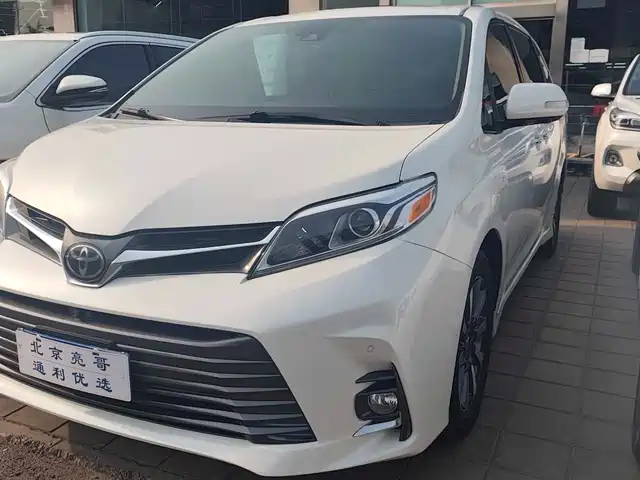 Toyota Sienna Sienna 2019 3.5l Automatic — фото