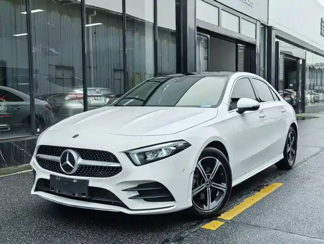 Mercedes-Benz Mercedes Benz A Class Mercedes-Benz A-Class 2023 A 200 L Fashion Model — фото