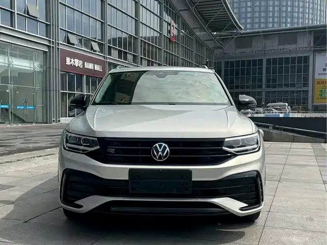 Volkswagen Tiguan L Tiguan L 2024 330tsi Automatic Two-Wheel Drive R-Line Version — фото