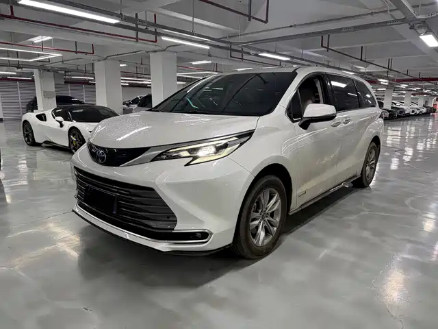 Toyota Sienna Sienna 2024 2.5l Hybrid Extreme Edition — фото