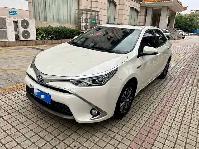 Toyota Lei Ling Ralink 2016 Shuangqing 1.8h Gs E-Cvt Elite Sunroof Edition — фото