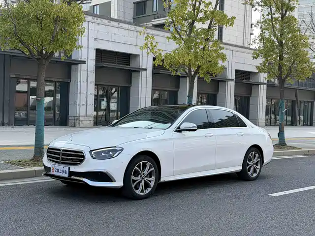 Mercedes-Benz Mercedes-Benz E-Class Mercedes-Benz E-Class 2021 Facelift E 300 L Sporty And Stylish — фото
