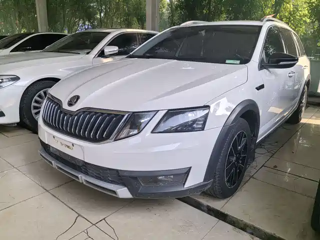 Skoda Octavia Octavia 2018 Station Wagon Tsi230 Dsg Deluxe Edition — фото